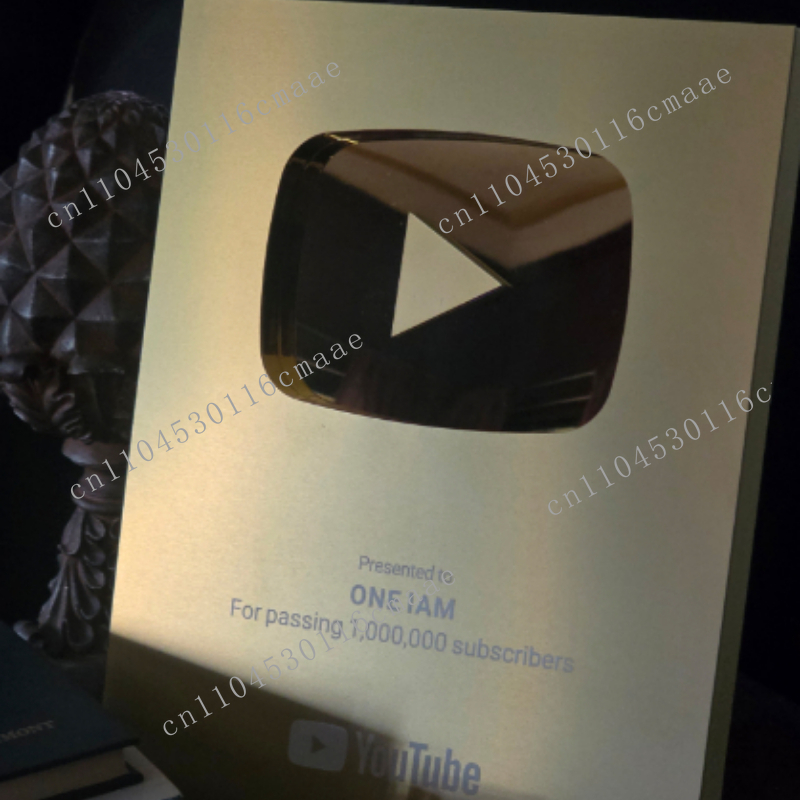 Esports Gaming Trophy - Kişiselleştirilmiş İsim, Kişiselleştirilmiş YouTube Oynat Düğmesi